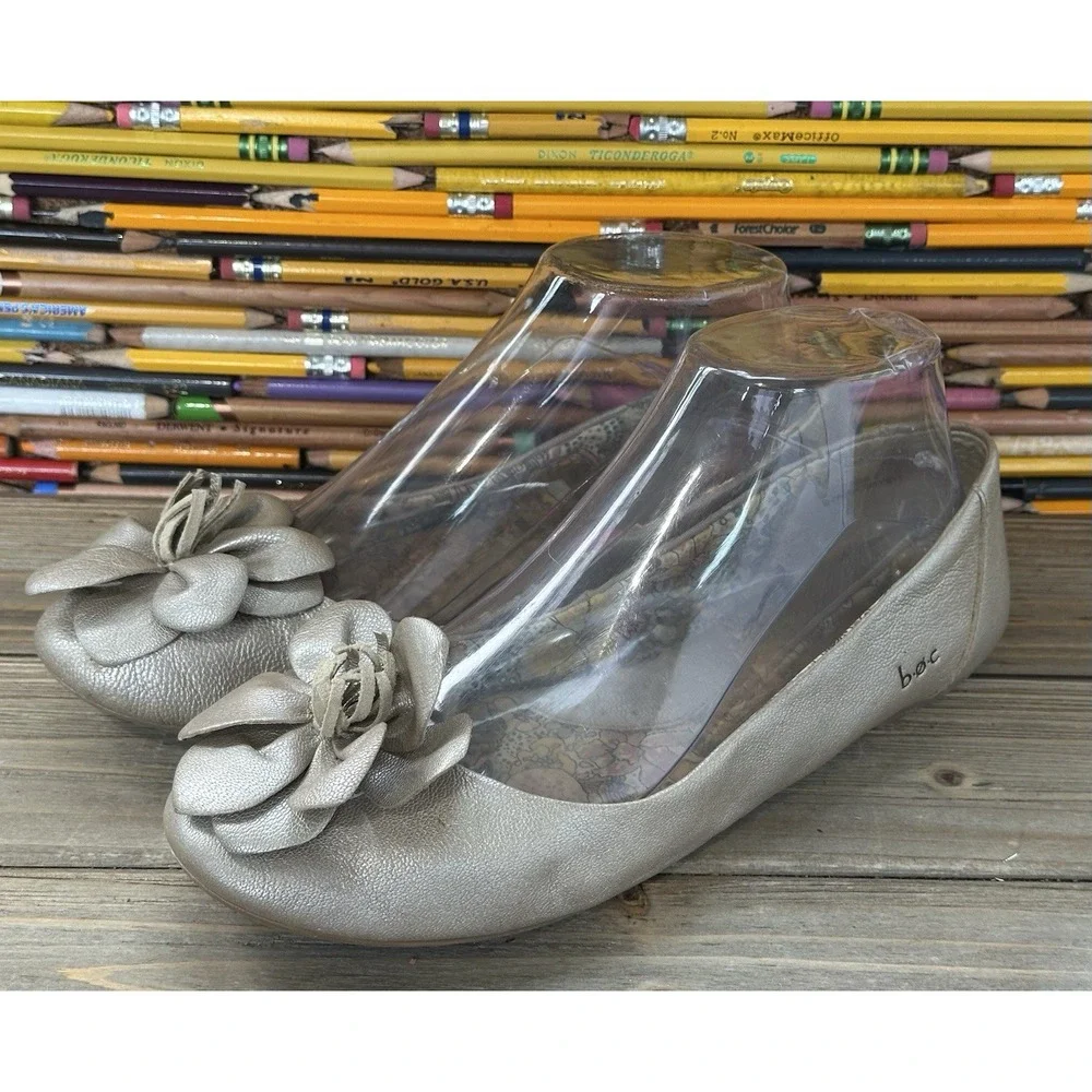 B.O.C. Born Emalia Flower Flats Women 7.5 Gold Excellent
